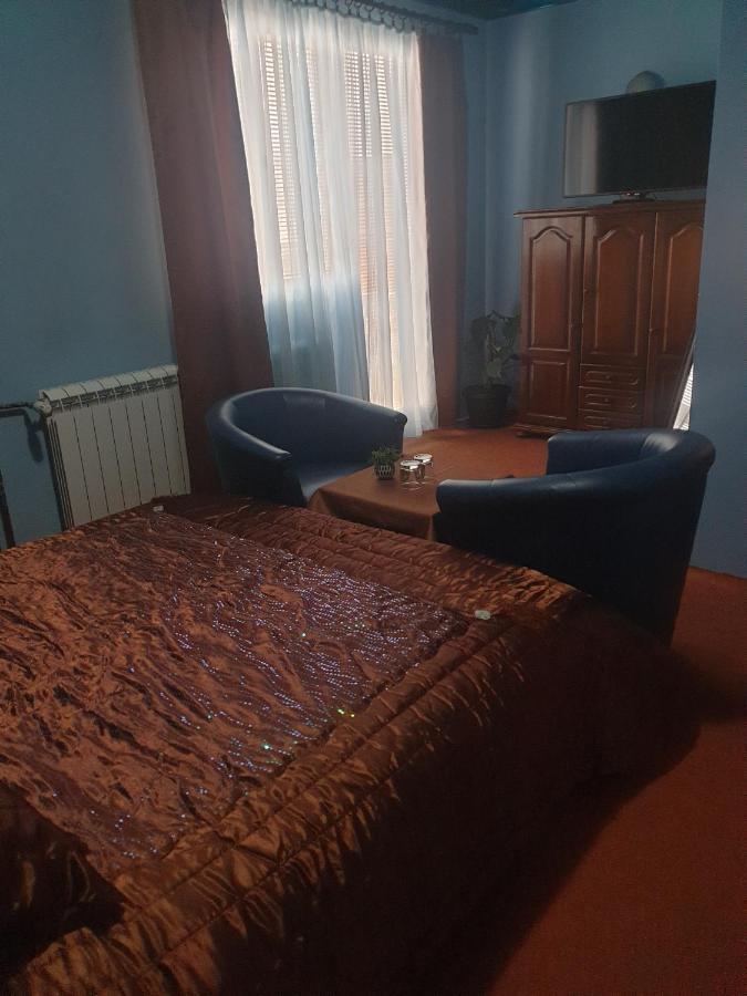 Guesthouse Prenociste Faraon Плевля Экстерьер фото